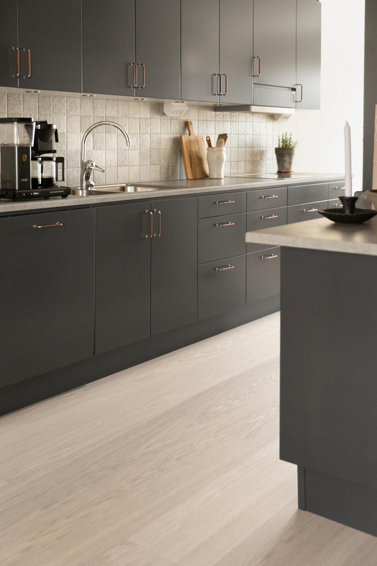 The latest range of Bjelin’s hardened wood floors features Välinge Inovation's 5G® Dry™ floor locking system. 
